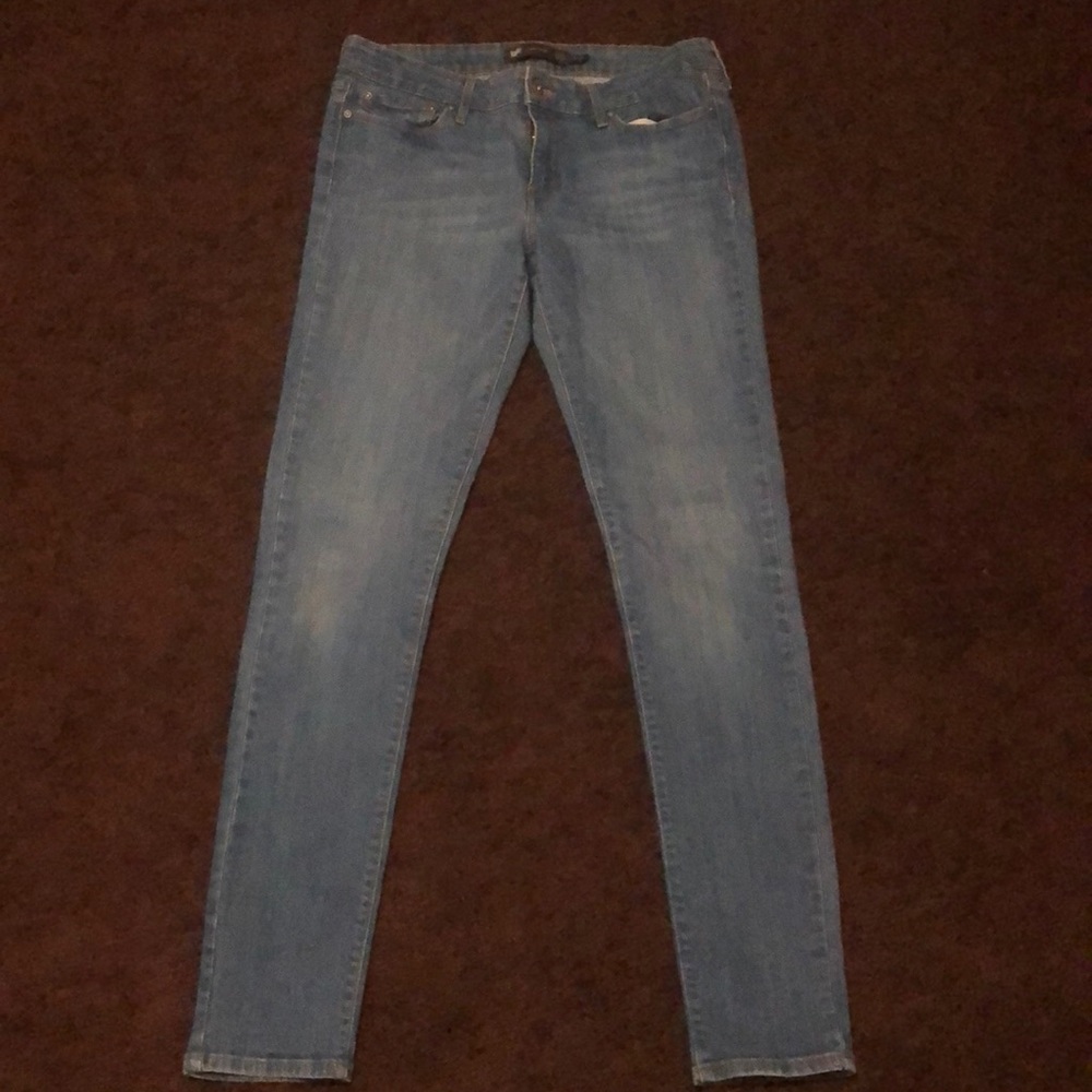 Levi’s mid-rise skinny jeans